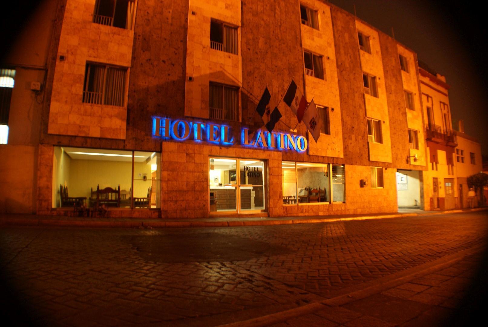 غوادالاجارا Hotel Latino المظهر الخارجي الصورة